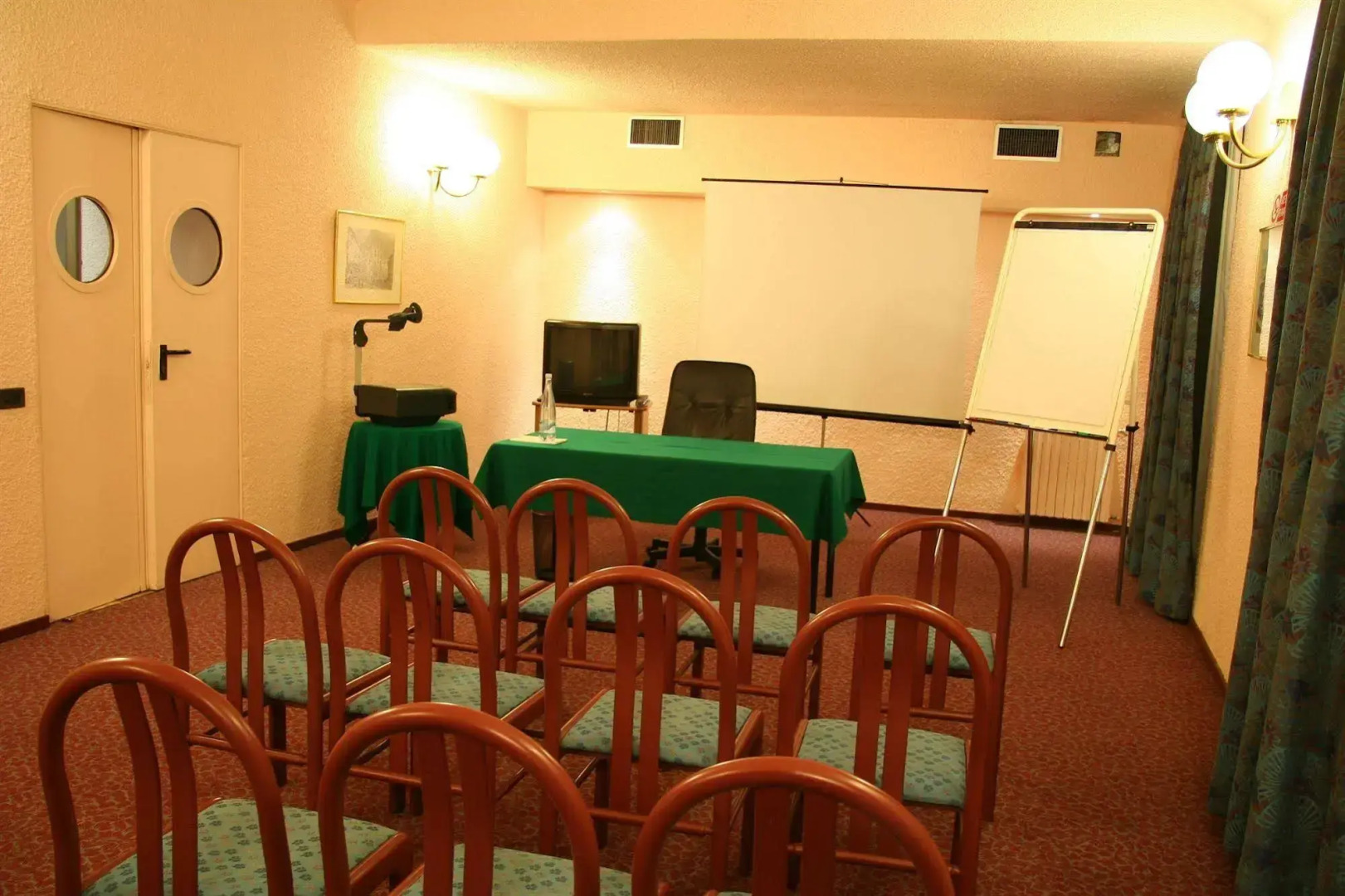 Photo - Albert Hotel