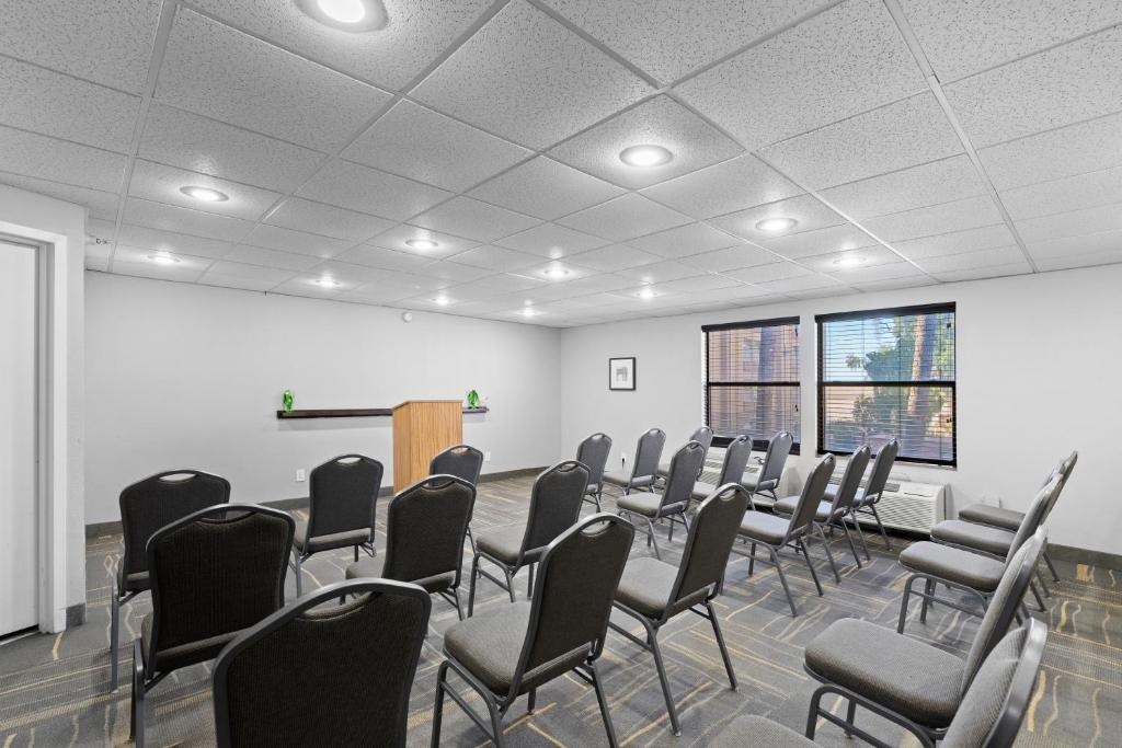 Photo - GreenTree Inn & Suites Phoenix Sky Harbor