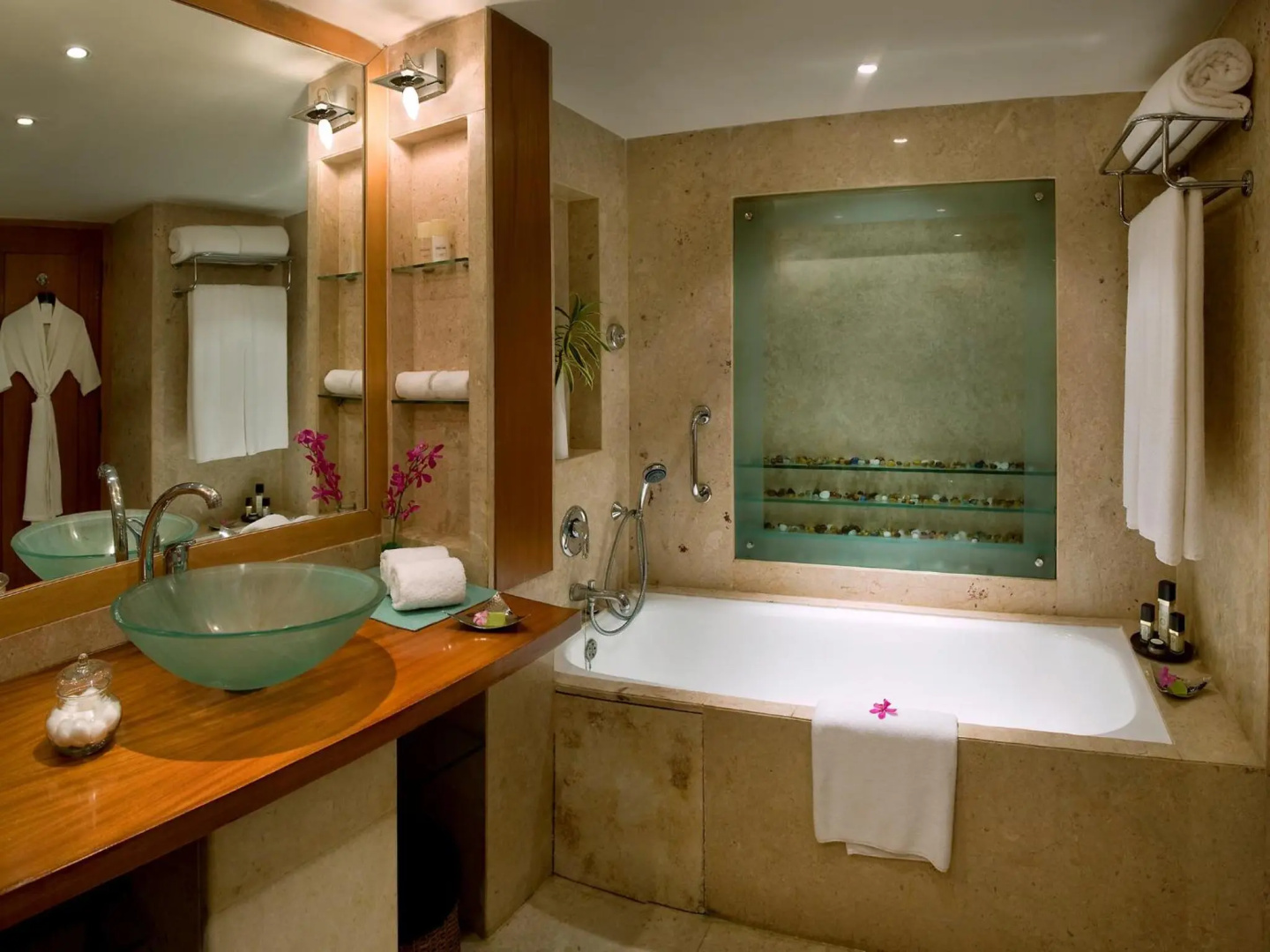 Photo - The LaLiT Mumbai
