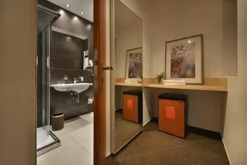 Foto - Prague Season Three Stars