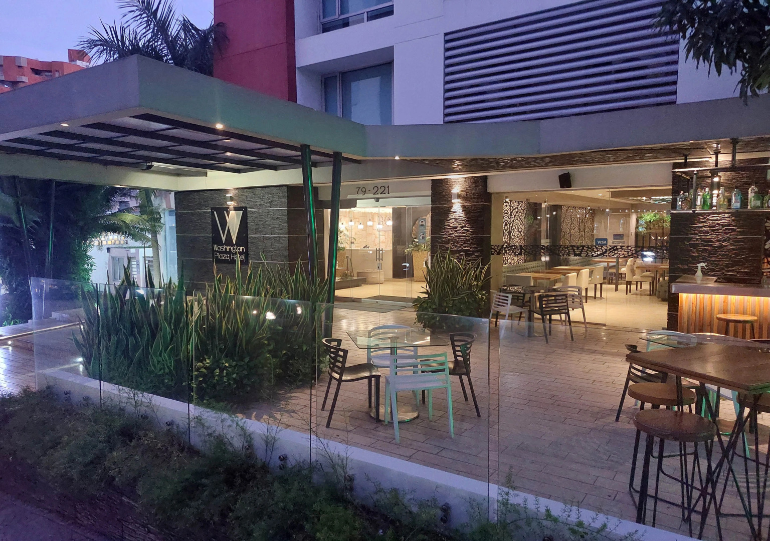 Photo - Washington Plaza