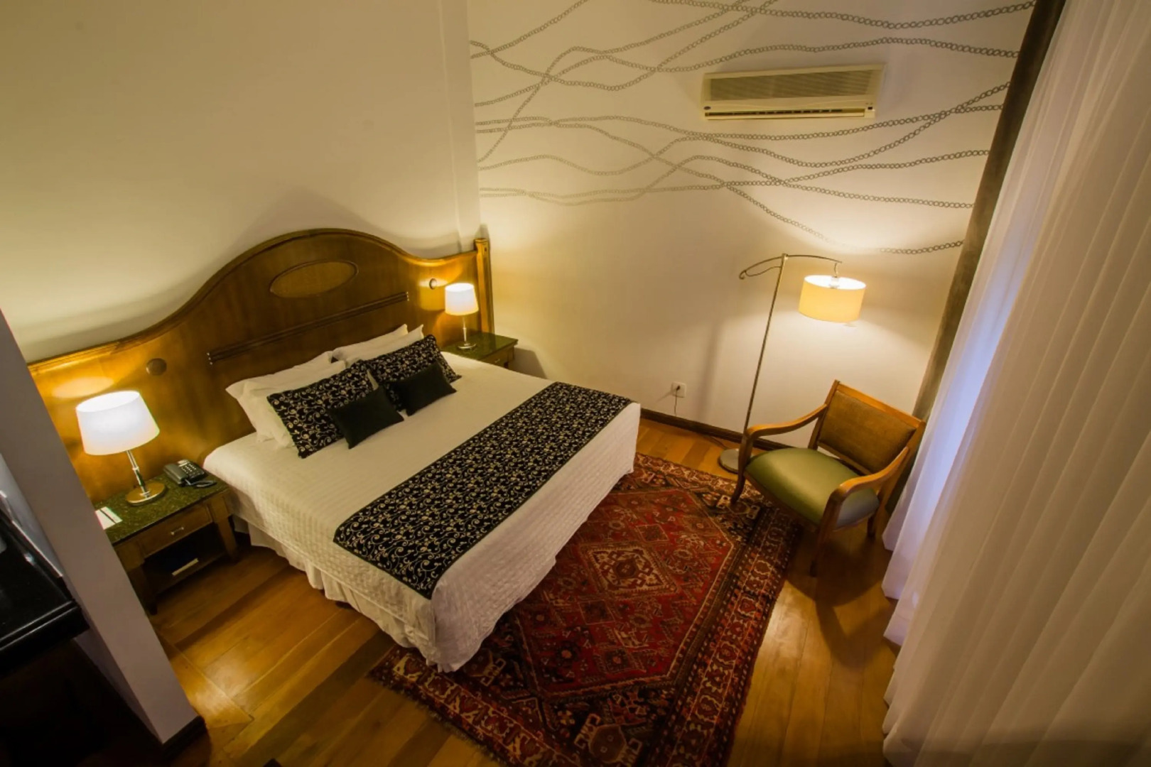 Photo - Johnscher by SJ - San Juan Curitiba