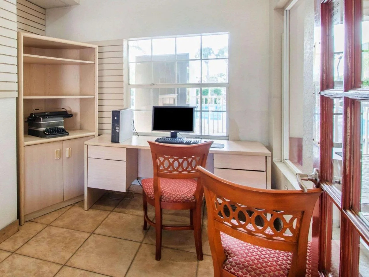 Photo - Econo Lodge Airport - RJ Stadium