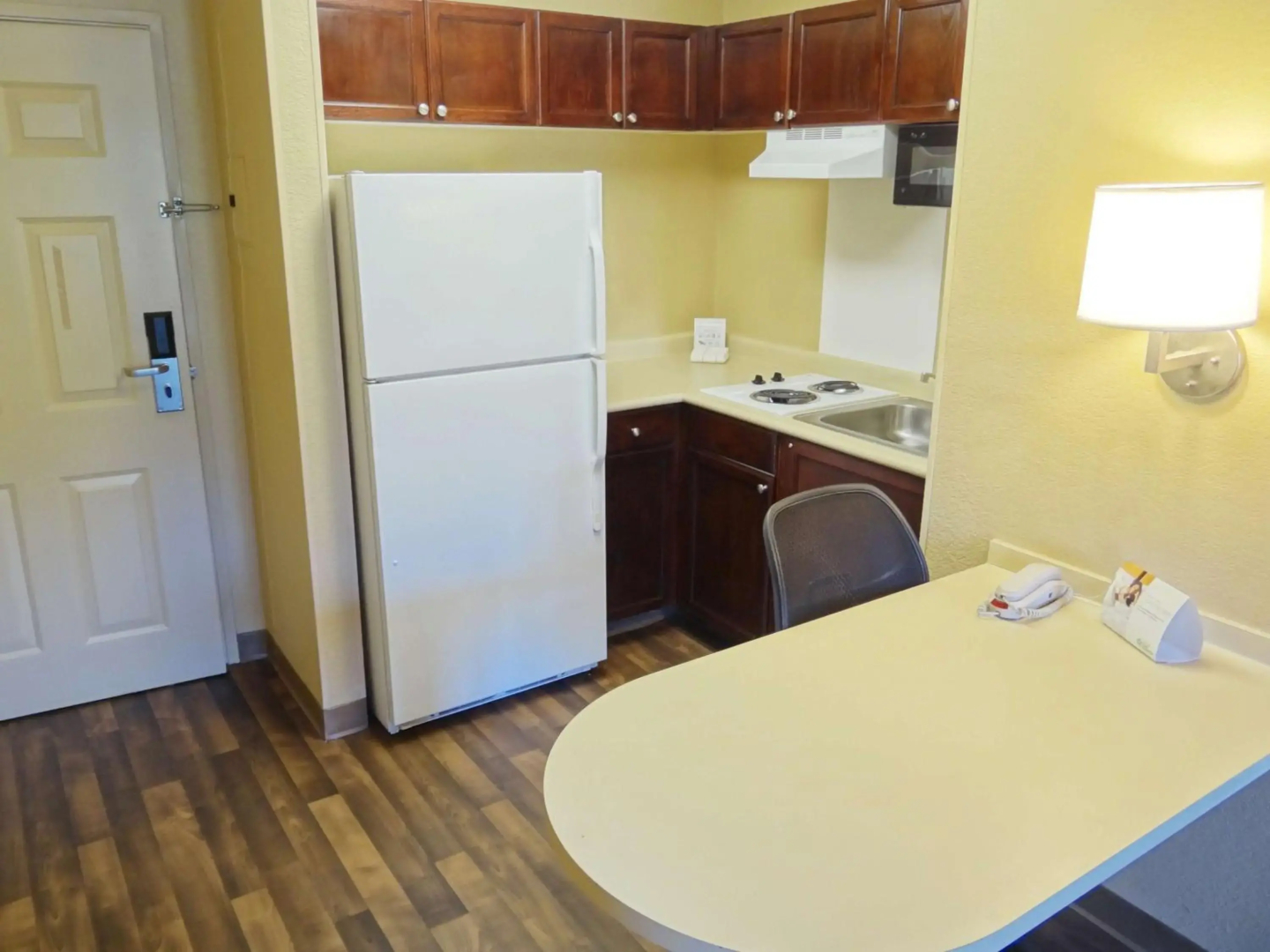 Photo - Studio 6 Suites Jacksonville Deerwood Park FL