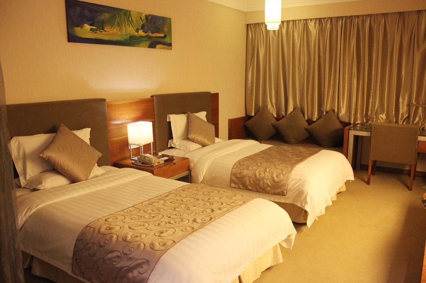 Vienna Classic Hotel (Hengtong Fortune Center Store)