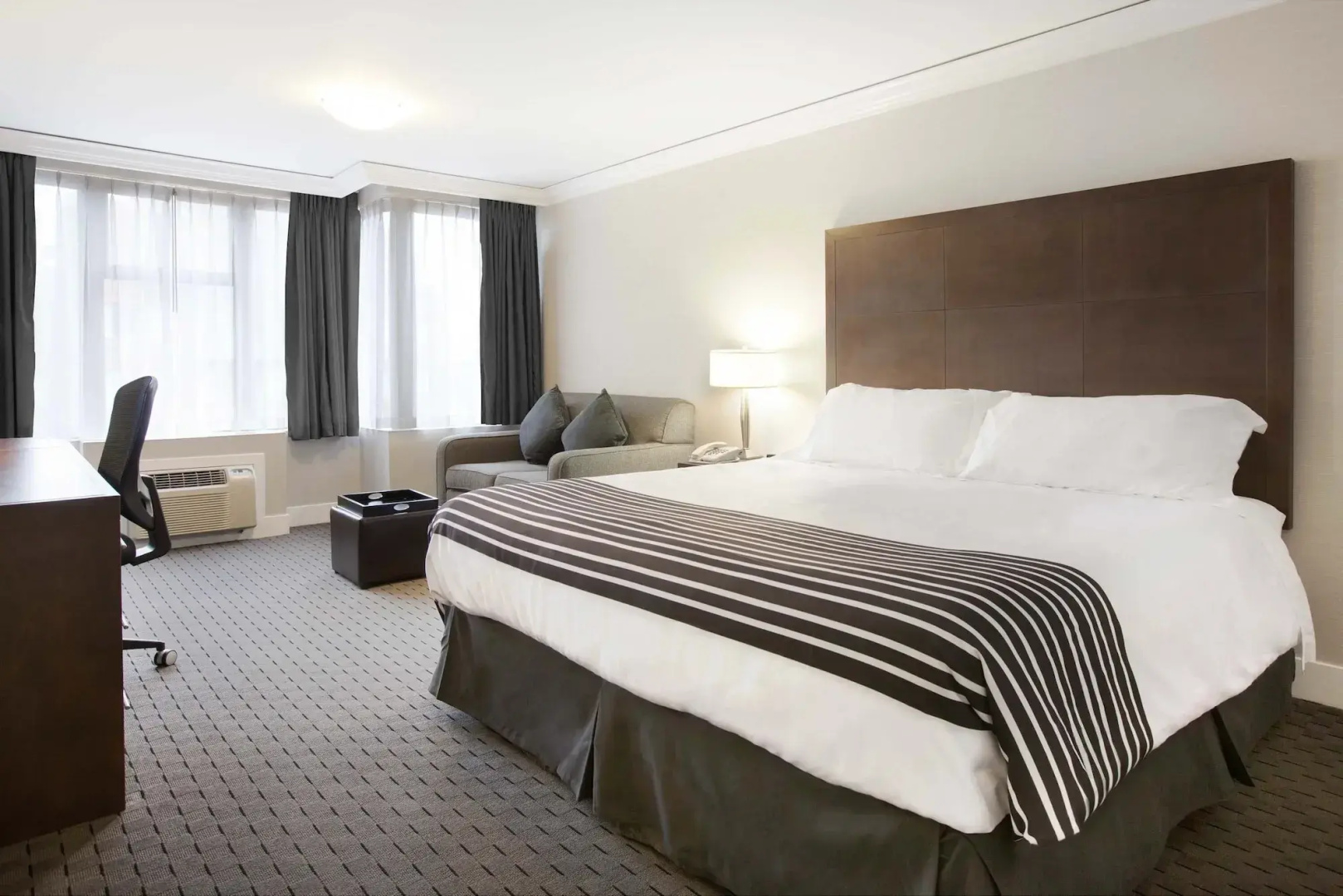 Photo - Sandman Signature Vancouver Downtown Hotel