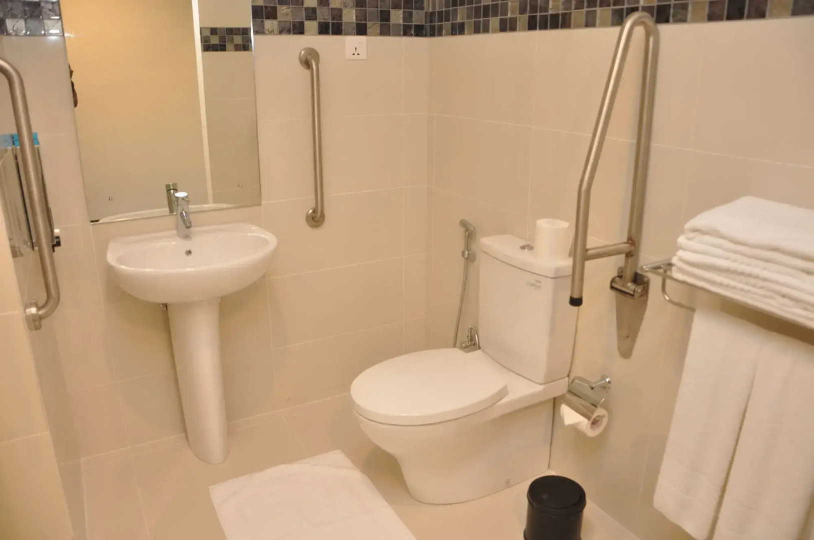 Foto - Fairway Colombo - Sri Lanka's First Hotel With Robot Technology