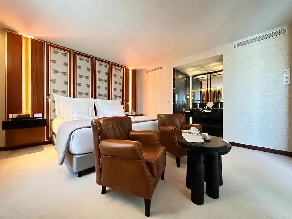 Photo - Wine & Books Porto Hotel - Small Luxury Hotels Of The World