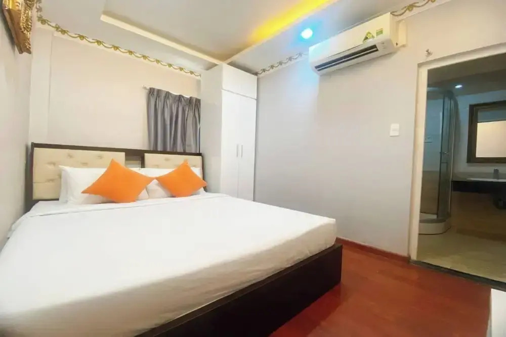 Foto - CROWNE MEOW BÙI VIỆN HOTEl 2