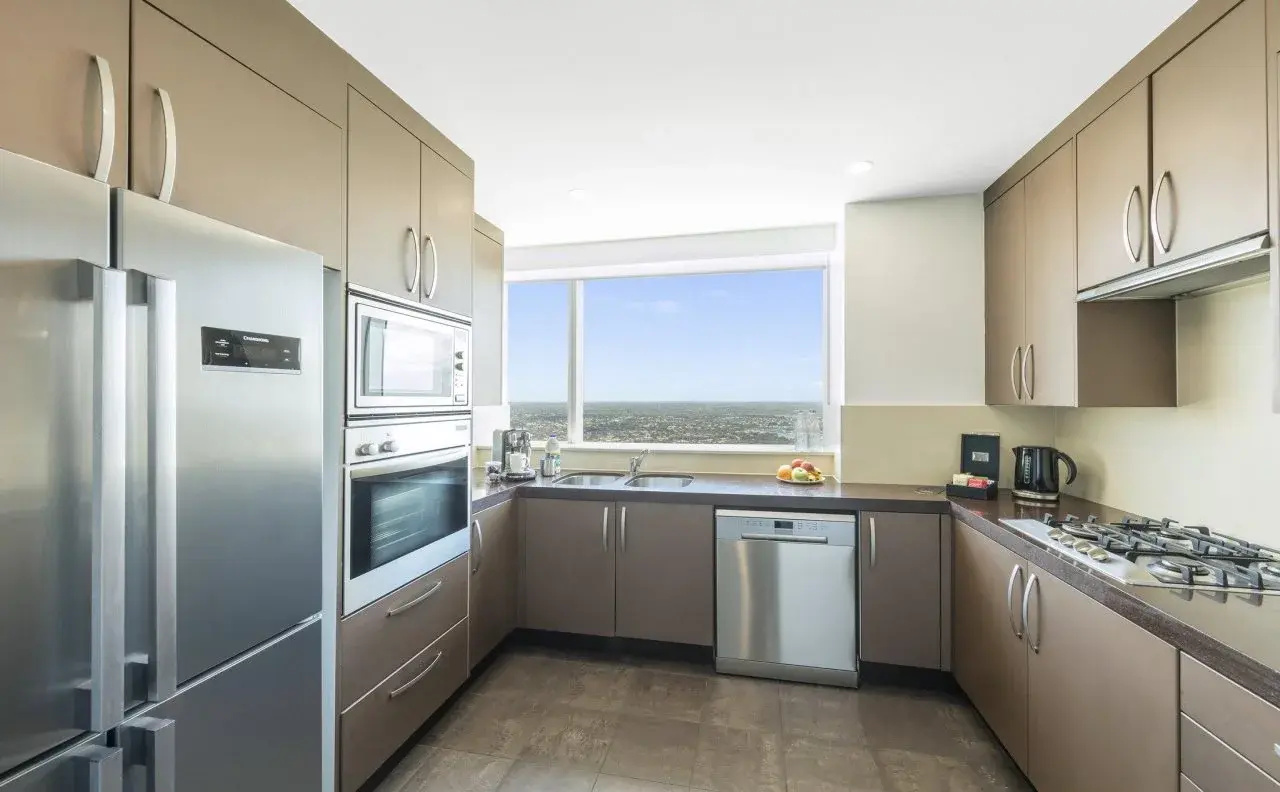 Photo - Meriton Suites World Tower, Sydney