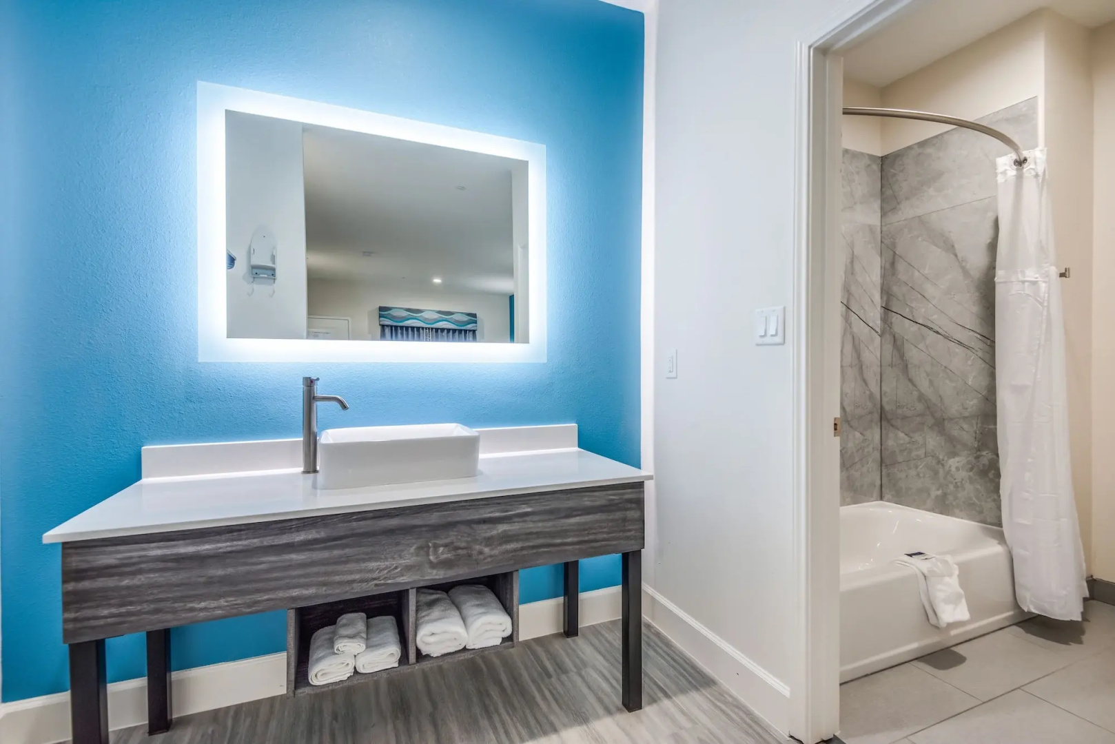 Foto - Americas Best Value Inn & Suites Houston at Hwy 6