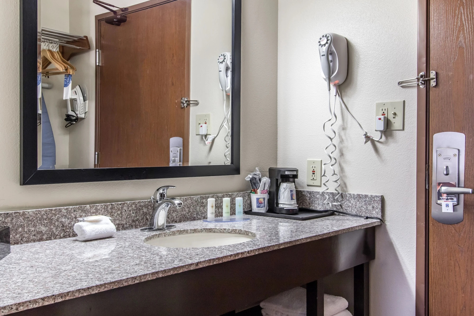 Photo - Comfort Inn Tulsa Midtown