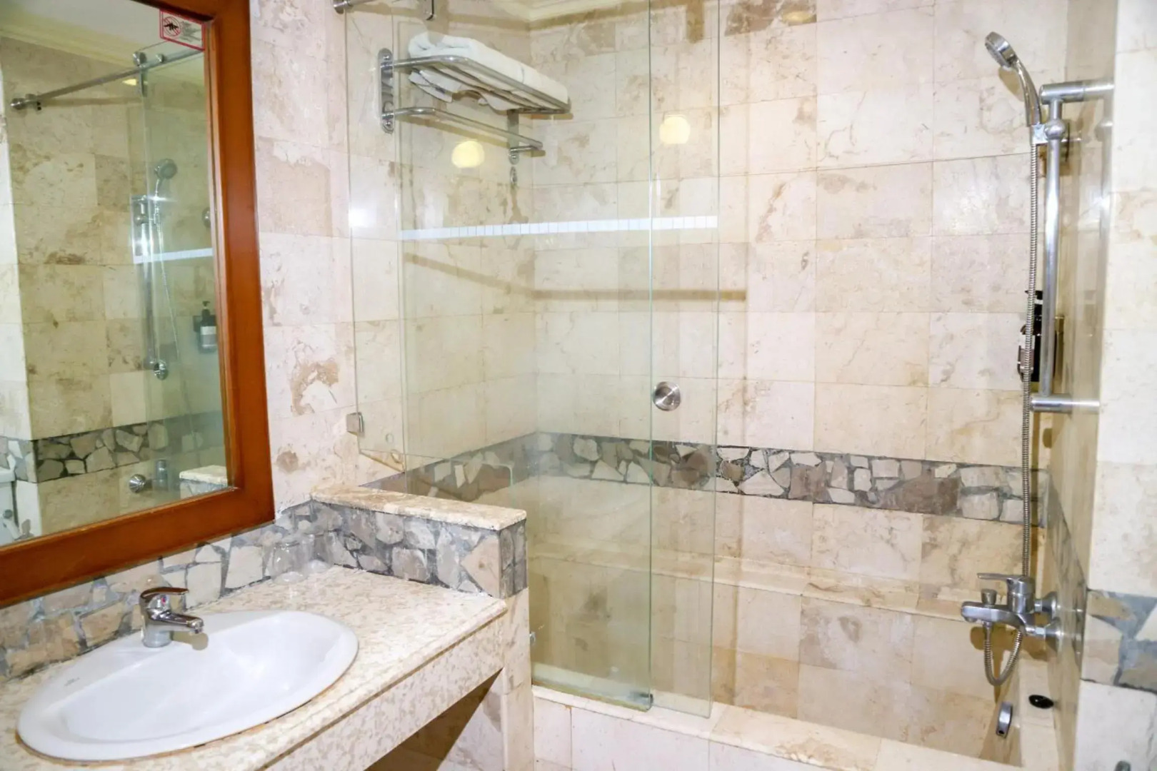 Foto - The Lagoon Bali Pool Hotel and Suites