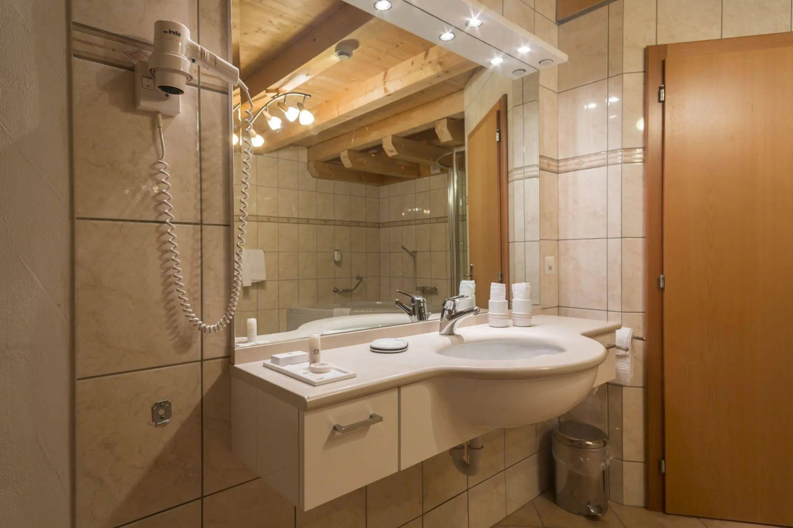 Photo - Zermatt Budget Rooms