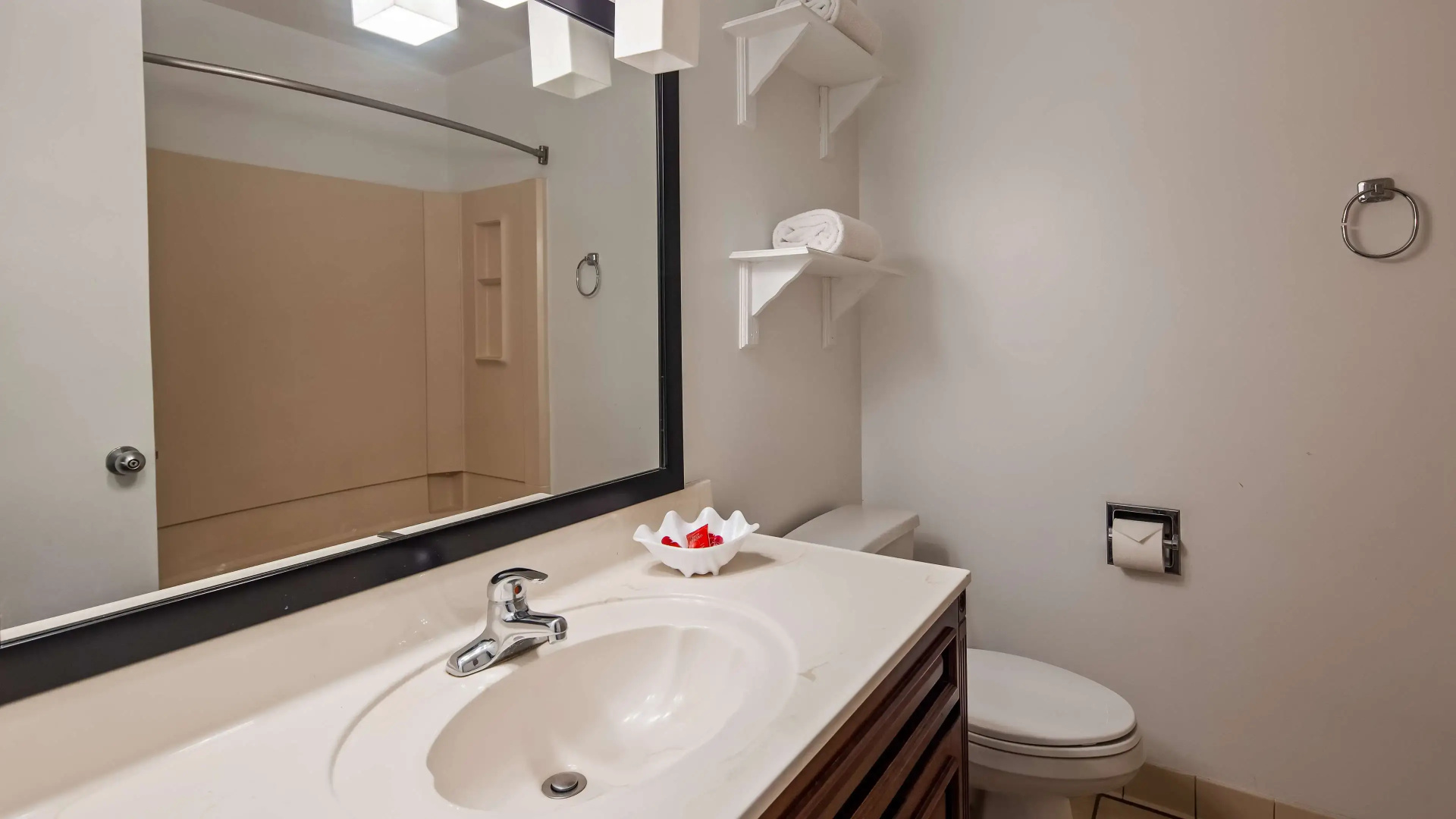 Photo - SureStay Hotel by Best Western Virginia Beach Royal Clipper