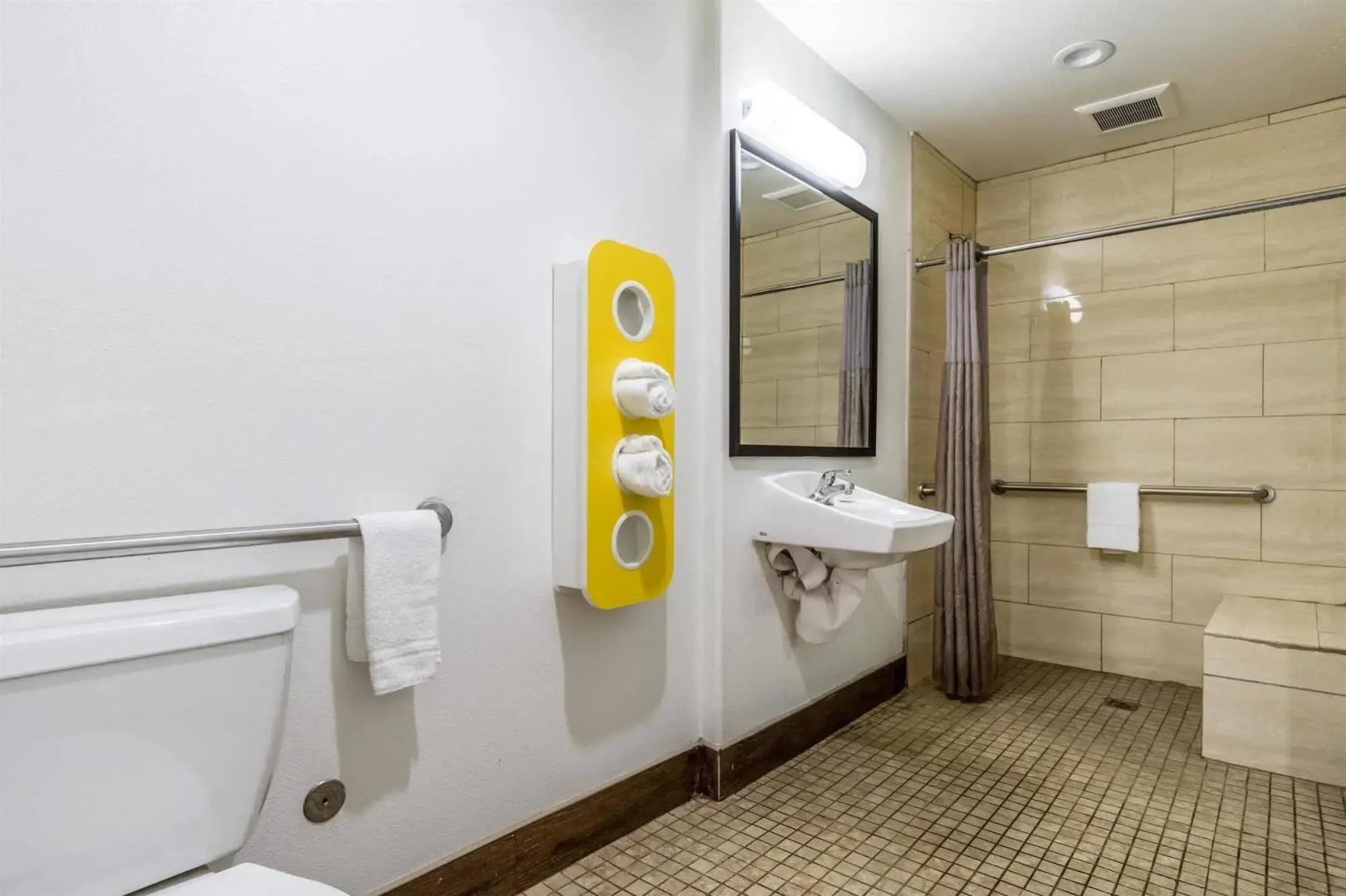 Photo - Pacific Inn