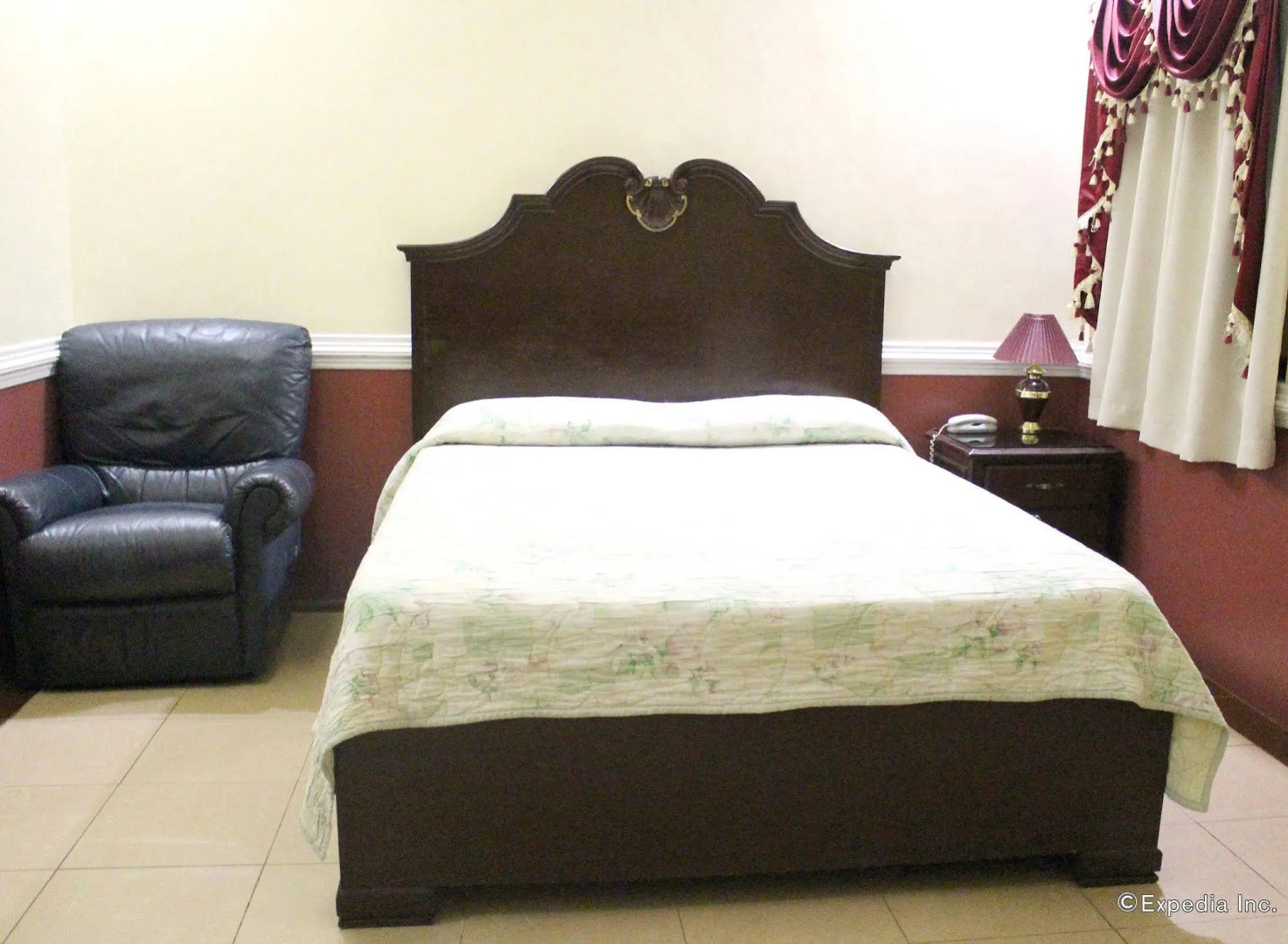 Kokomo's Suites Hotel
