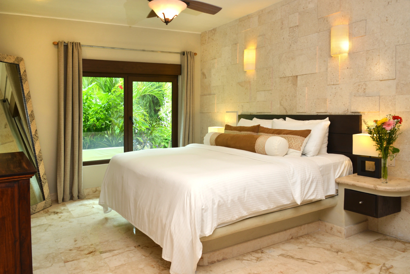 Photo - El Taj Oceanfront & Beachside Condo Hotel