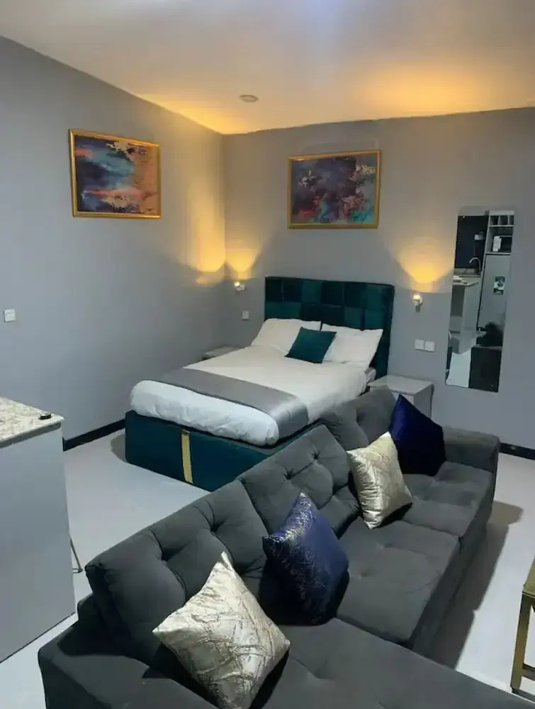 Open plan studio apartment unit — фото 1
