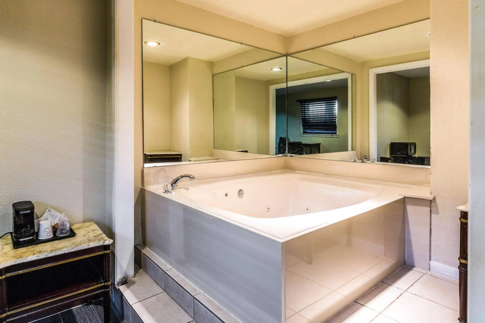 Photo - Rodeway Inn & Suites