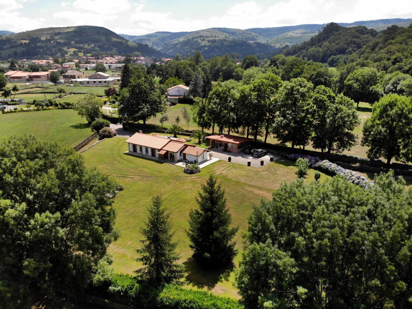 Photo - Piscina en Casa Rural con Encanto El Puentuco una de las casas mas valoradas de Cantabria
