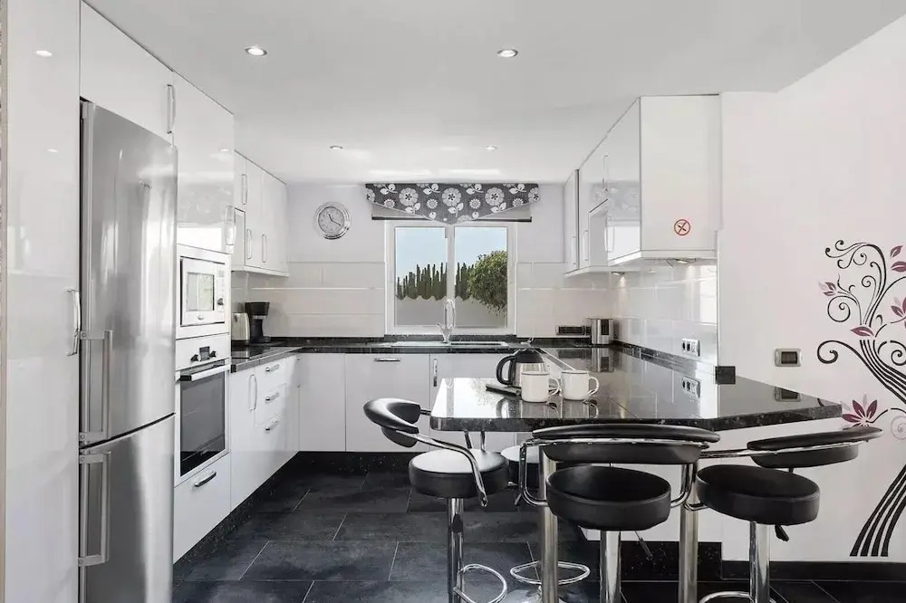 Foto - VILLA MALPAS Exceptional 3 Bed Villa - Sleeps 6 - Pool - HotTub- Parking