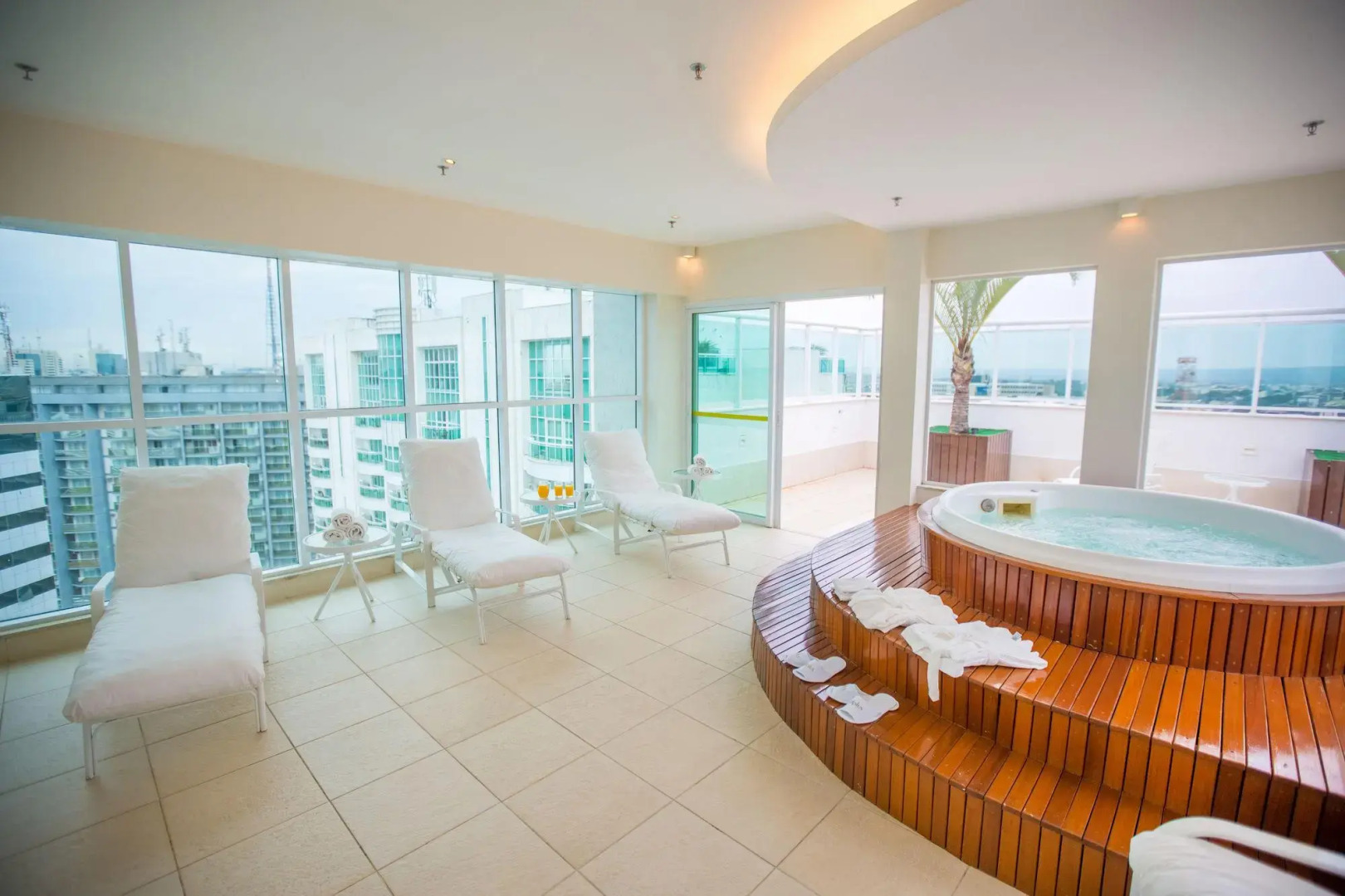 Photo - Saint Moritz Hplus Express