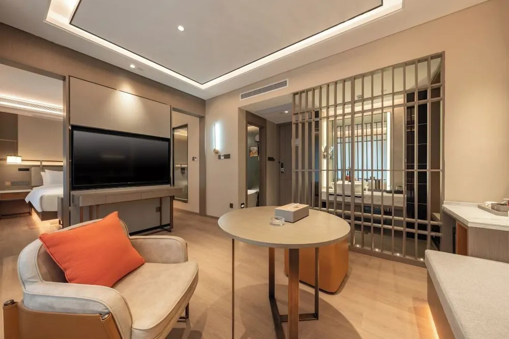 World Hotel (Jinan CBD Dingjiazhuang Subway Station)