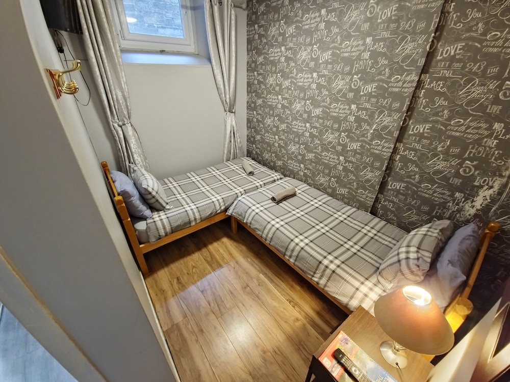 Photo - Edinburgh Backpackers - over 18s only