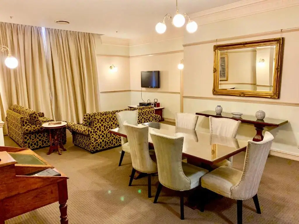 Photo - Royal Albert Hotel