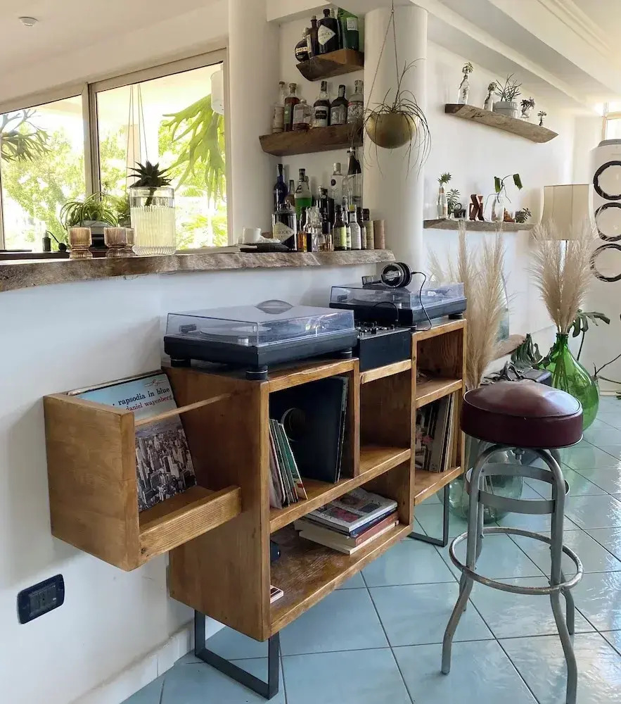 Foto - Black Market Hotel