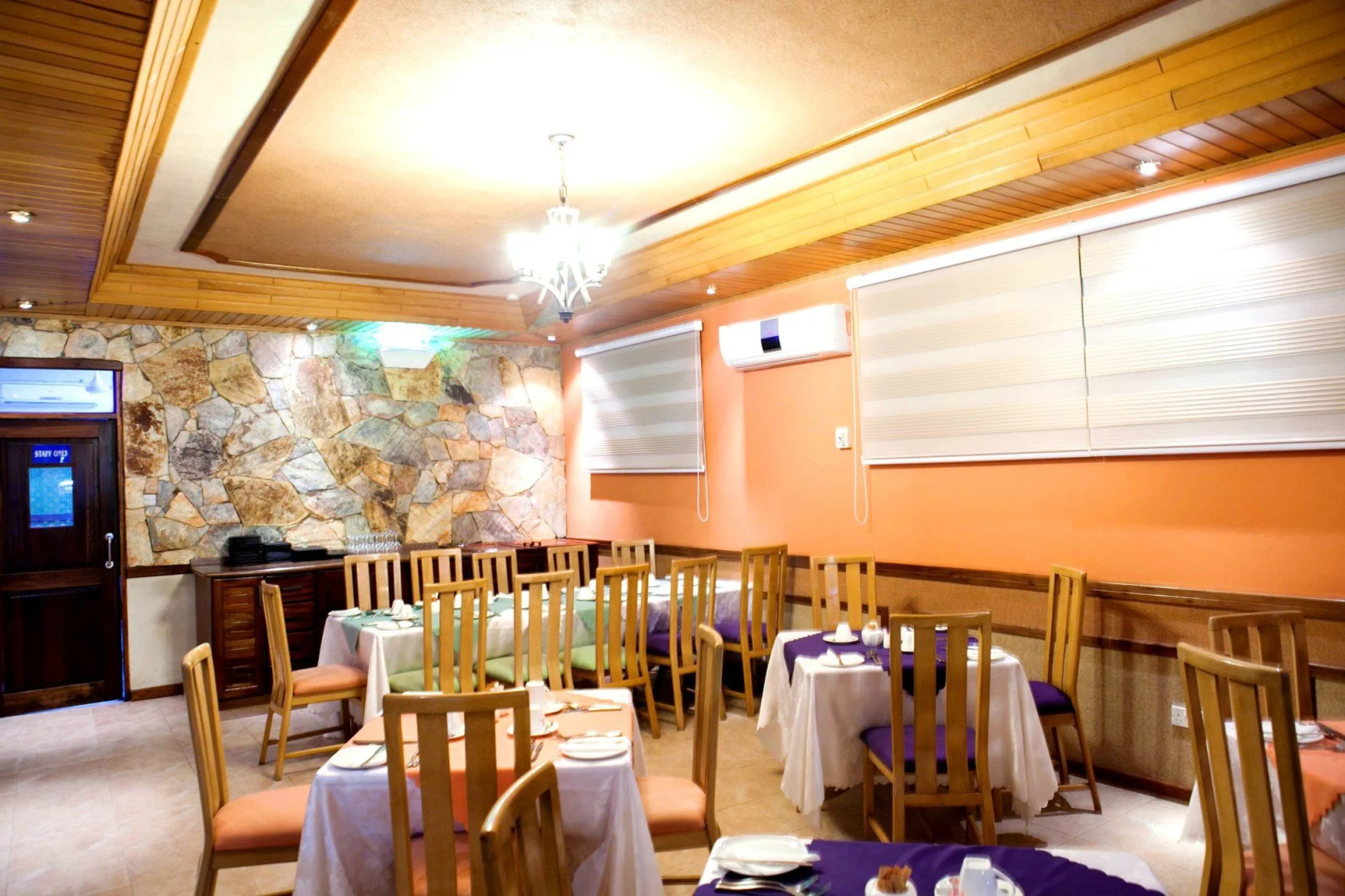 Foto - Mahogany Lodge, Cantonments
