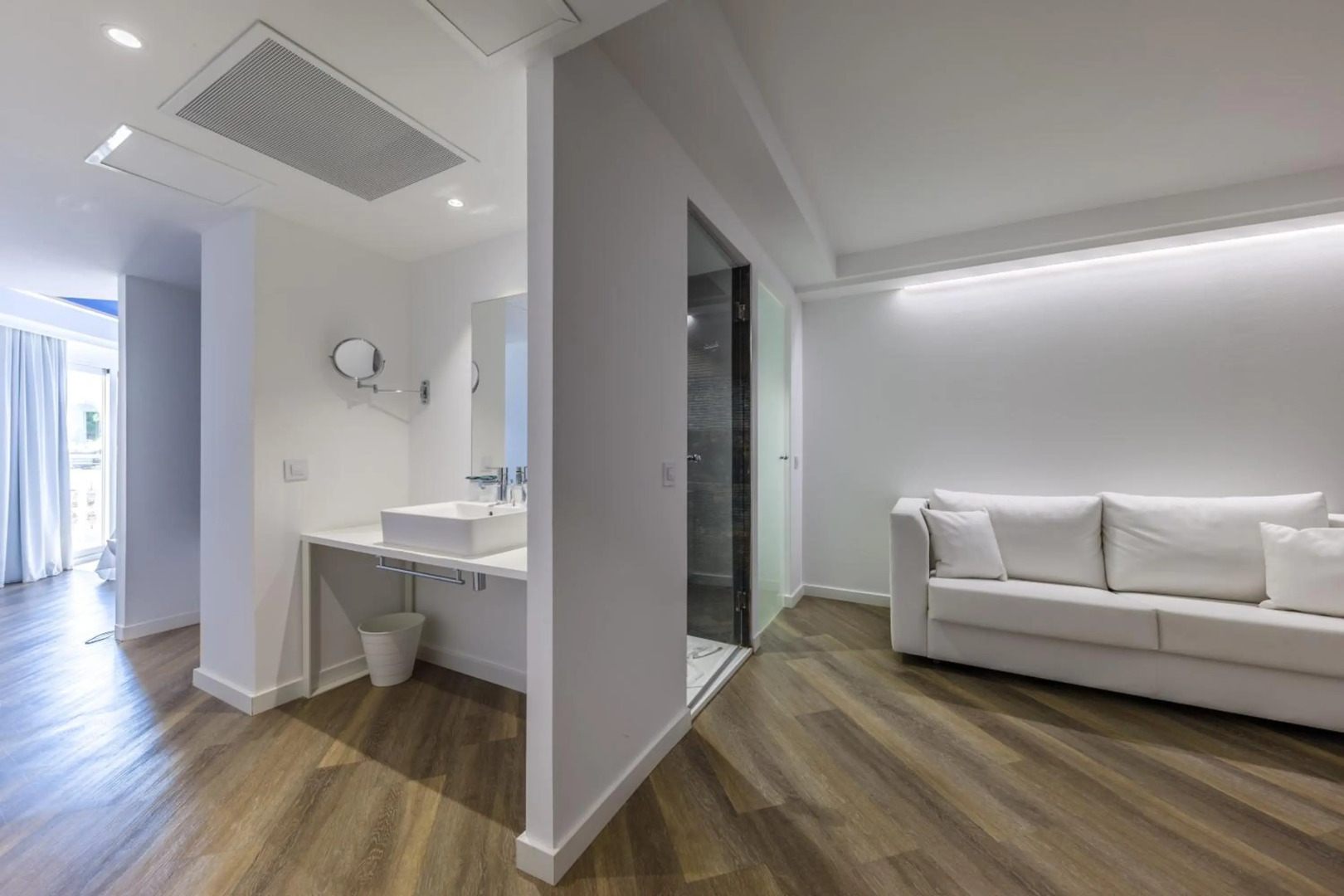 Photo - Taximtown Hotel