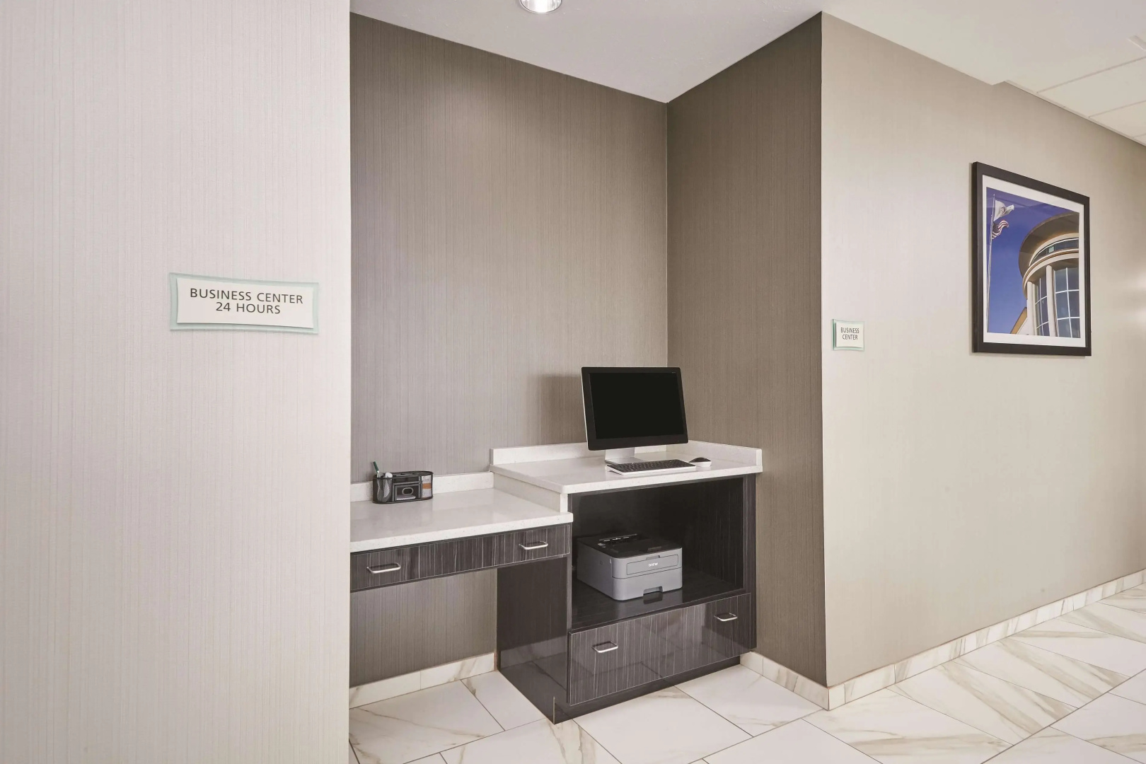Photo - La Quinta Inn & Suites by Wyndham Springfield IL