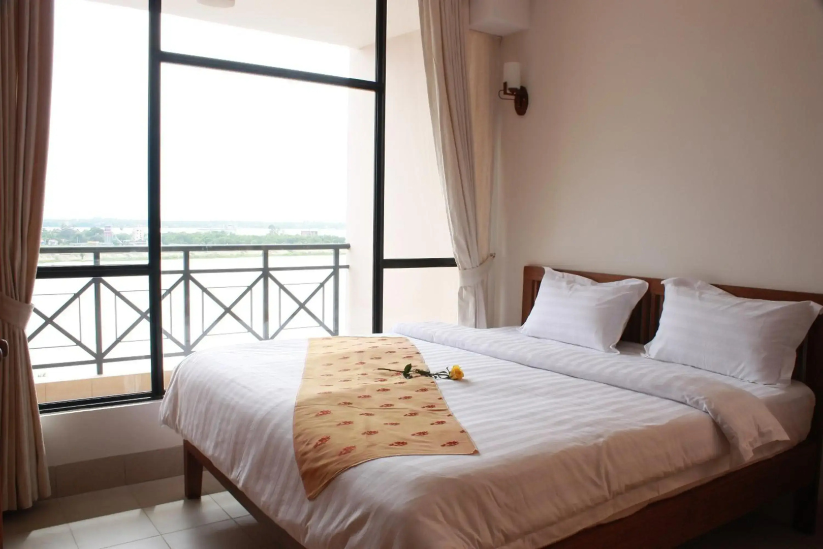 Photo - Lux Riverside Hotel & Apartment