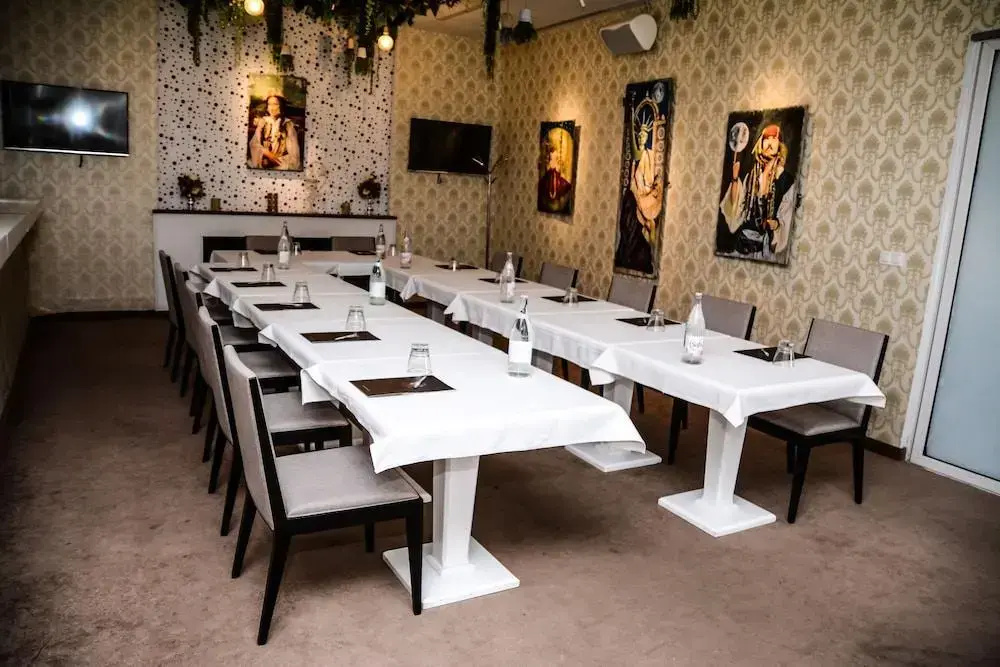 Photo - Business Hotel