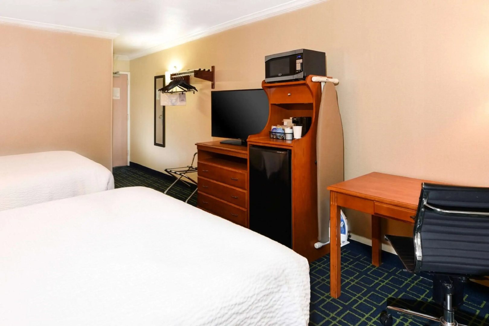 Photo - SureStay Hotel by Best Western Ontario Airport