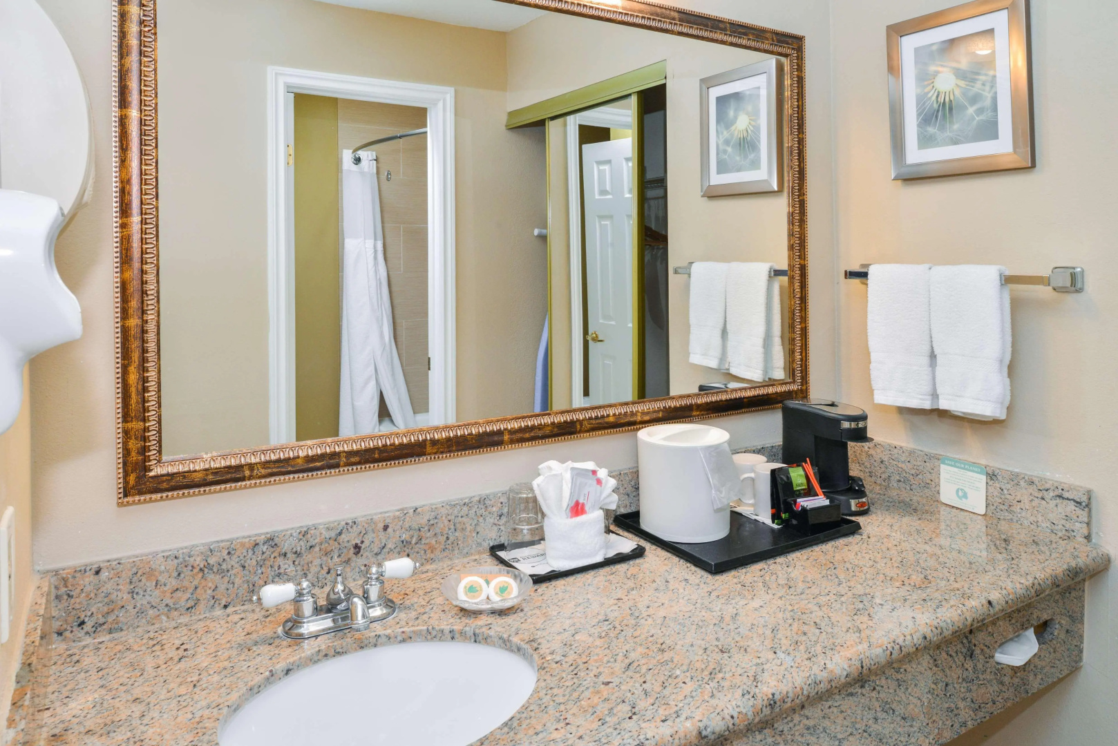 Photo - Best Western Plus Meridian Inn & Suites, Anaheim-Orange