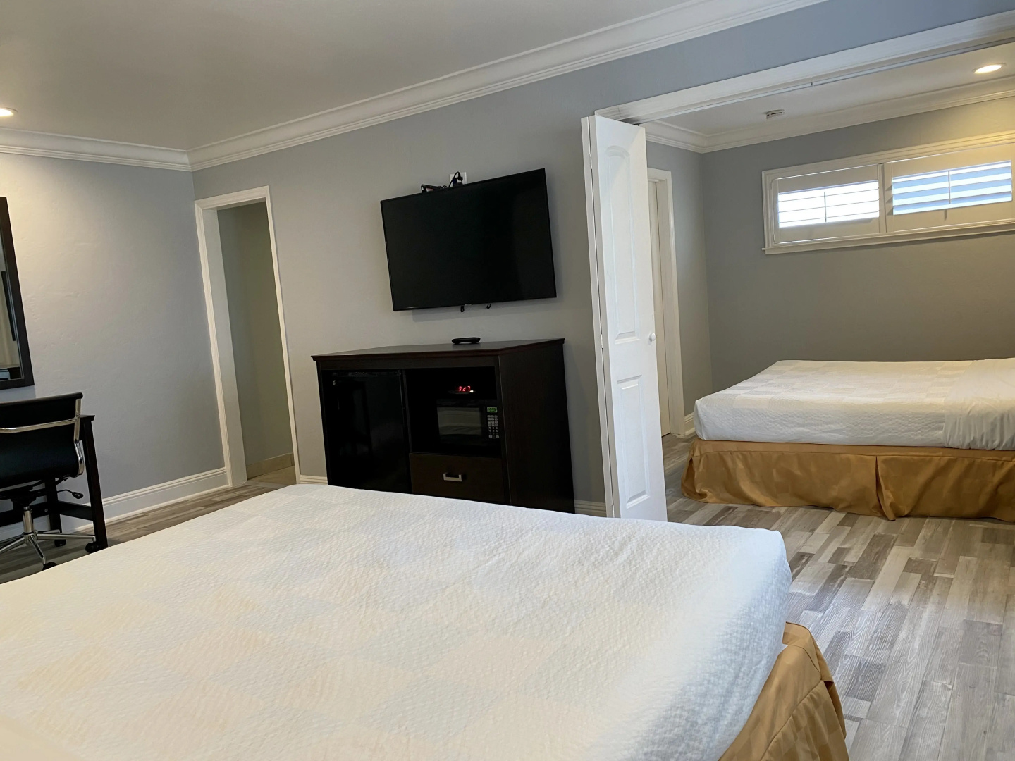 Photo - Aura Inn Monterey