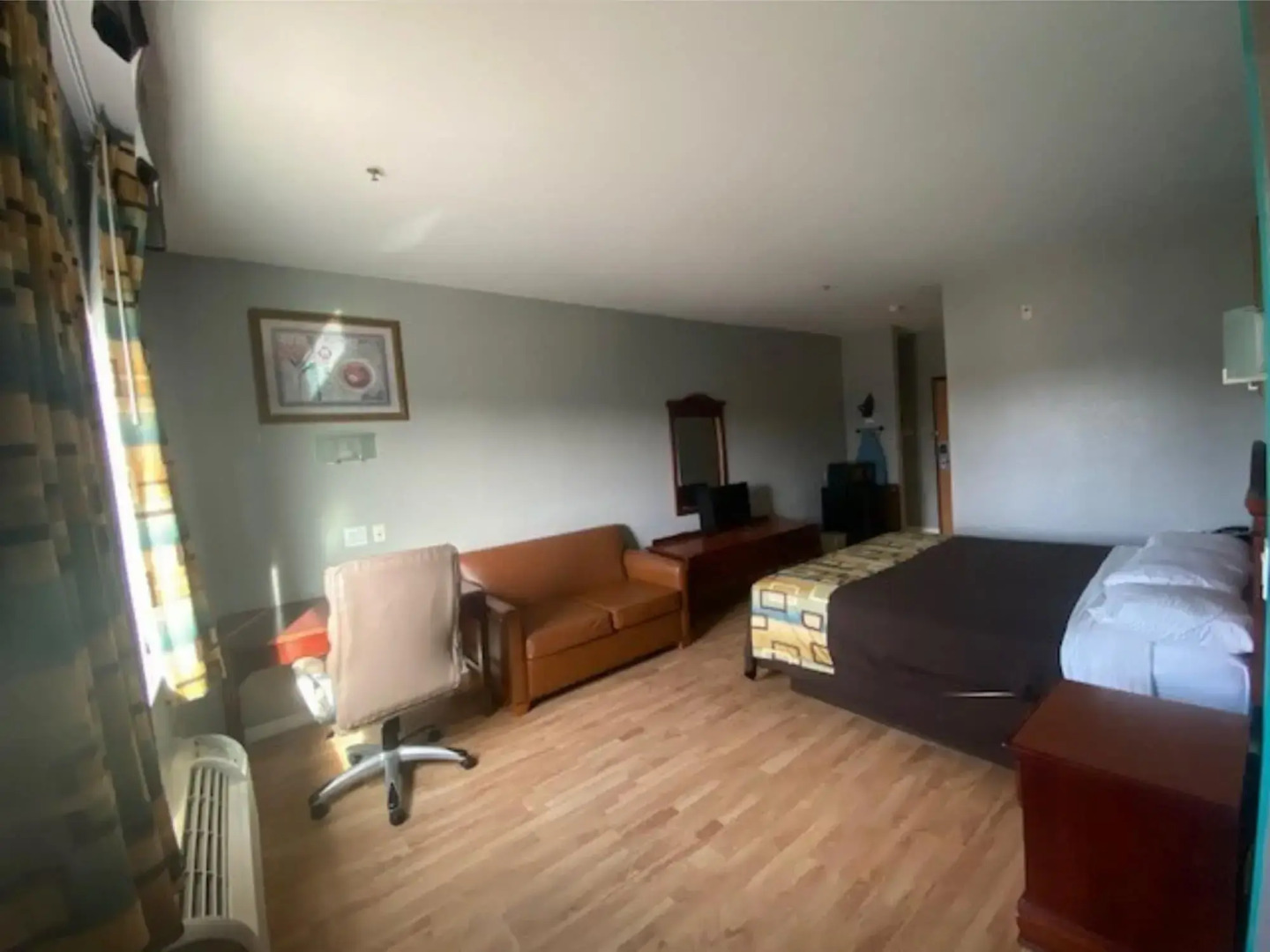 Foto - Tropicana Inn and Suites