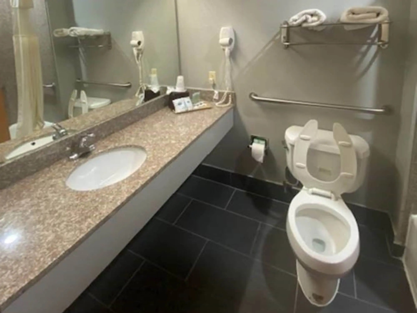 Foto - Tropicana Inn and Suites