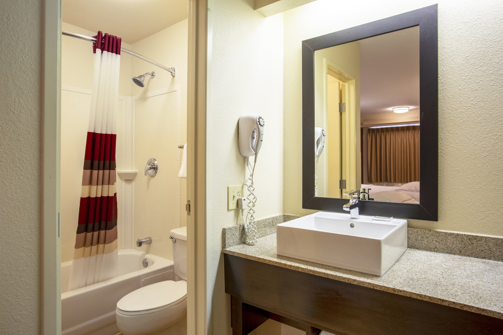 Photo - Red Roof Inn PLUS+ Chicago - Willowbrook
