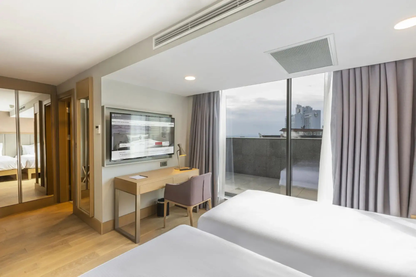 Photo - Radisson Hotel Istanbul Harbiye