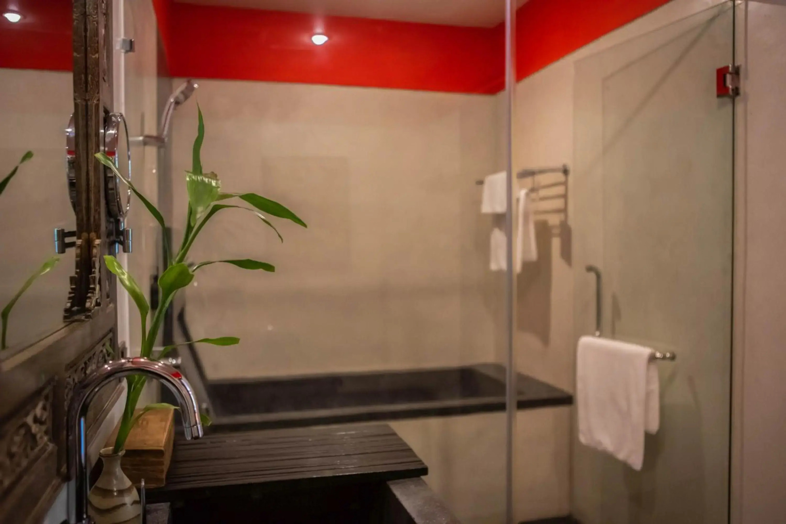 Photo - La Rose Suites