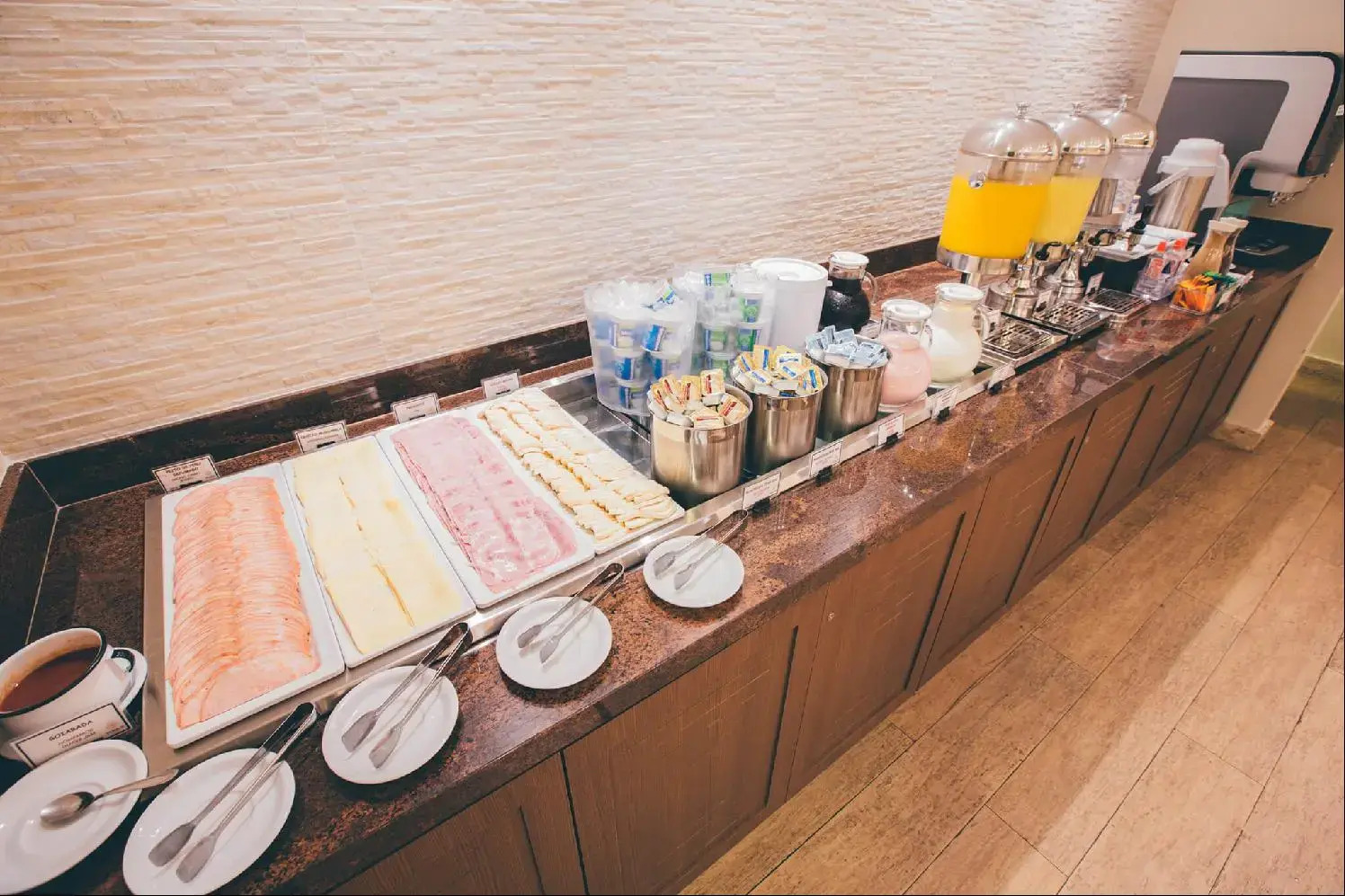 Foto - Saint Moritz Hplus Express