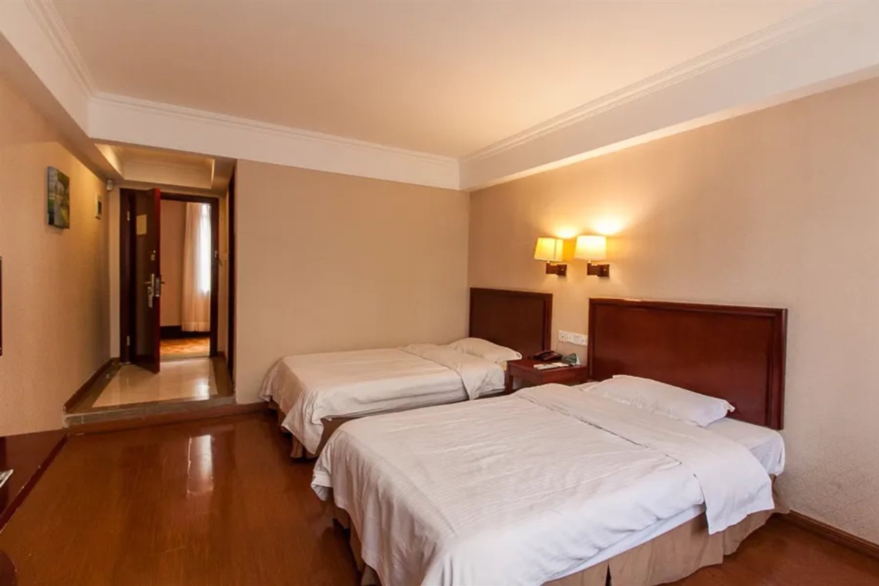 Отель GreenTree Inn BengBu HuaiHe Road Pedestrian Street Hotel