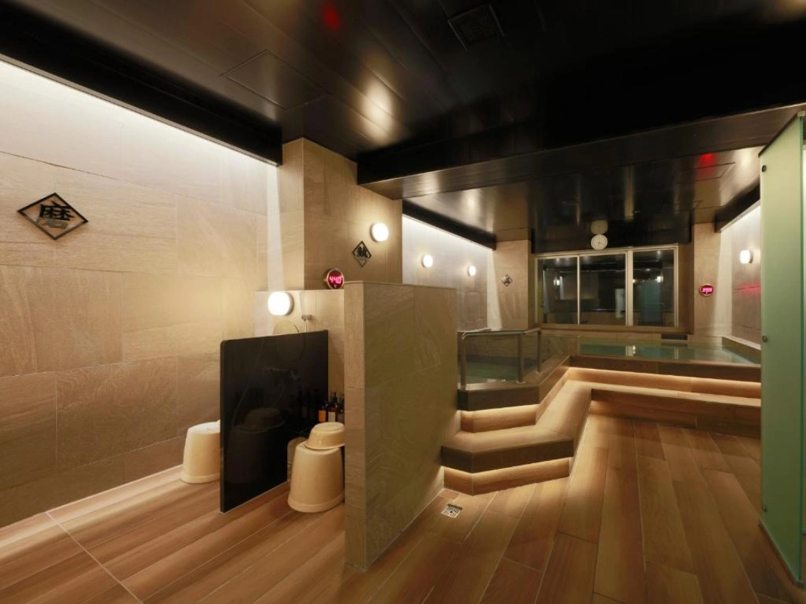 Foto - Rembrandt Cabin and Spa Shimbashi - Caters to Men