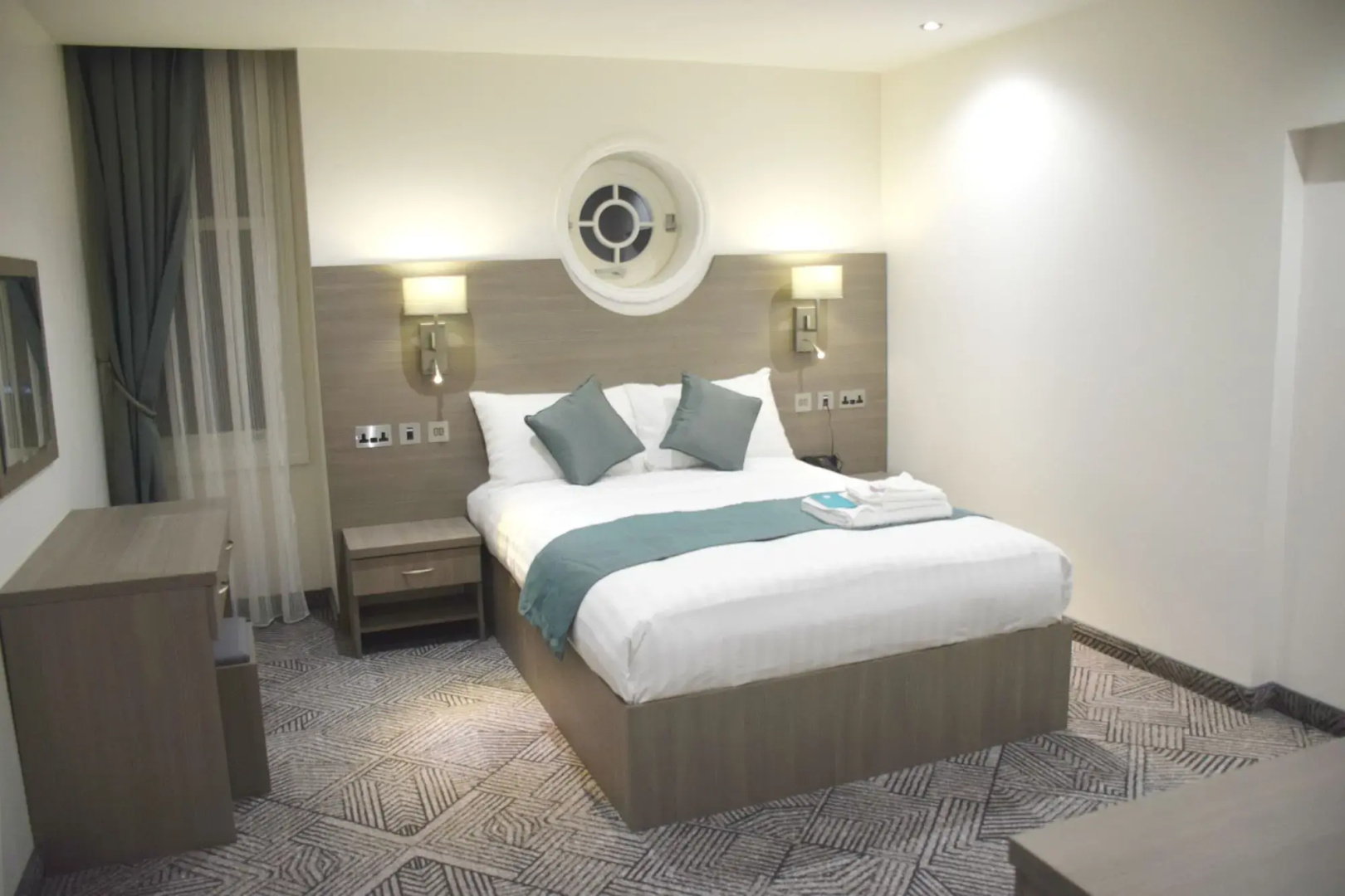 Photo - The Lion & Key Hotel