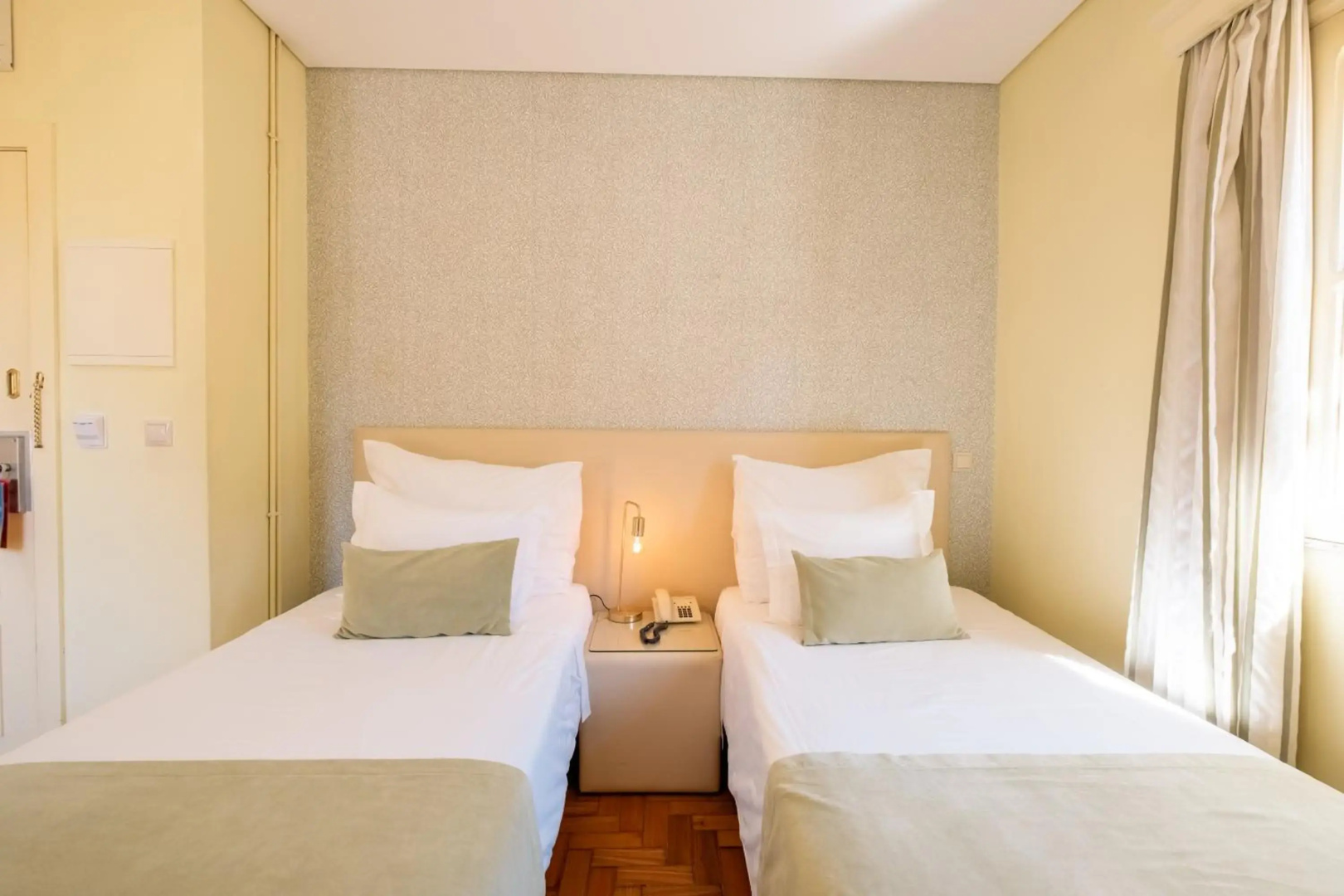 Photo - Adelaide Hotel