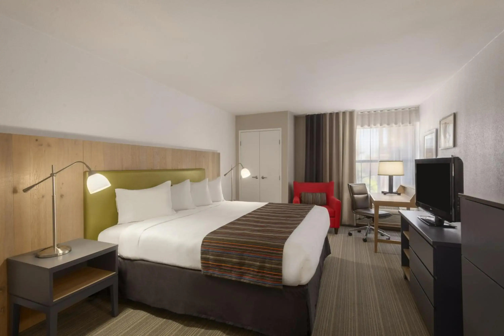 Photo - GreenTree Inn & Suites Phoenix Sky Harbor